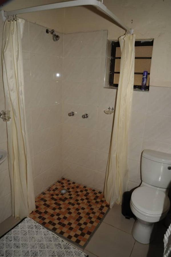 Pillacol Guest House Victoria Falls Exterior foto
