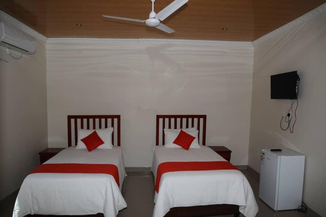 Pillacol Guest House Victoria Falls Exterior foto